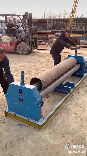 Simple operation to help quickly complete the bending and forming 👍Do you want this plate roller machine?#yeechop #machine #plateroller #fabrication #welding #machinery #machinefactory #industrial #metal #bendingmachine #metalplate #machinery #aluminium #steel #fsboling