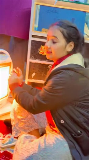 Aarti Kamti on Instagram: "Parne lagi he kadake ki sardi 🥺"