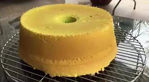 Made a pandan chiffon cake this afternoon. Playing with some new video equipment! Here's my recipe: http://bit.ly/ieatPandanChiffonRecipe | ieatishootipost