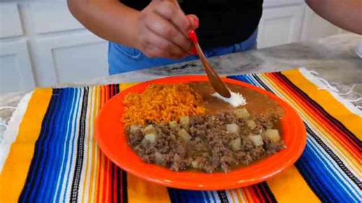 Easy Mexican picadillo con papas in green sauce on a budget