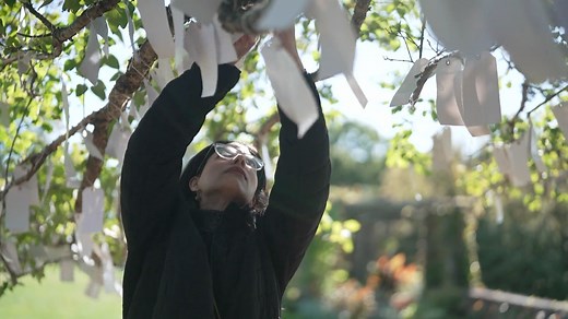 Yoko Ono ‘Wish Tree’ in Full Bloom https://www.nbcnews.com/nightly-news/video/yoko-ono-wish-tree-in-full-bloom-251582533777 NBC Nightly News: Most leaves have fallen this autumn, but at this 'Wish Tree' in New York, they’re growing more bountiful. Visitors at Wave Hill Public Garden share their handwritten wishes of hope, peace, and more, as part of Yoko Ono’s global art installation that started in 1996. Emilie Ikeda on the good news tonight. NBC News | Yoko Ono