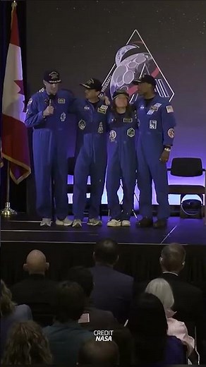 Artemis II Astronaut brings crew together after coming home ✨🌎 #nasa #space #artemis