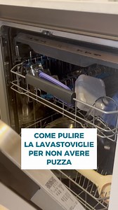 🧼😷 COME PULIRE LA LAVASTOVIGLIE PER NON AVERE PUZZA 😷🧼 Le cause principali dei cattivi odori sono 2: - LASCIARE CHIUSA LA LAVASTOVIGLIE DOPO IL LAVAGGIO: è consigliabile aprire subito la lavastoviglie dopo aver lavato i piatti. In caso contrario, infatti, il vapore acqueo provocherà la puzza di acqua stagnante e aumenterà l’umidità. - ⁠NON SCIACQUARE BENE I PIATTI: la lavastoviglie è ottima per lavare, appunto, ma non per eliminare i residui di sporco o di incrostazione ostinata. Dunque è ne