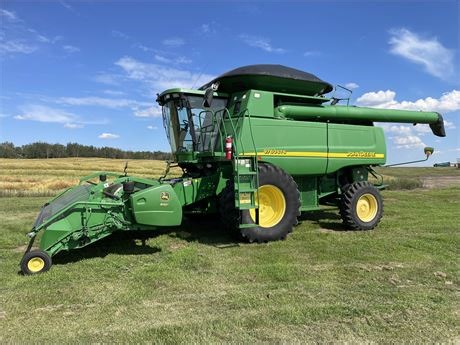 2005 JOHN DEERE 9760 STS Combine w/ JD 615P P/U, 2,715 Sep. Hrs., 3,705 Eng. Hrs
