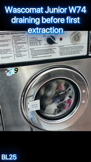 Wascomat Junior W74 drain before first extraction