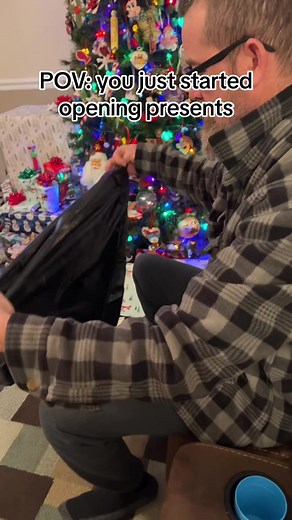 Professional trash bag fluffer 🫡