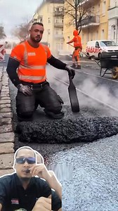 Aspal Jalan Secara Manual #jangkauan #reels #viral #fyp | Apul Azha Pro