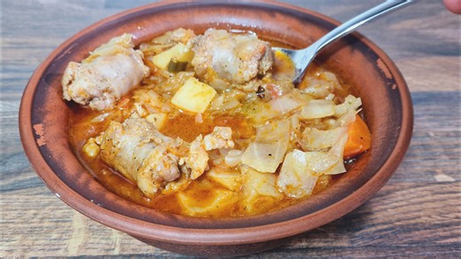 Was könnte schmackhafter sein als Wurst mit Kohl! Rezept für polnische Suppe!