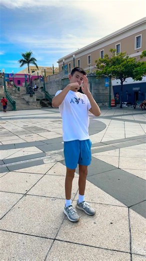 Left right!! #dance #funny #dancer #trend #viral #viralcomedy #leftrightchallenge #dance