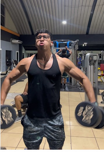 El campeon @EL CAMPEON😈 , moises ebrahim mira la estetica 💪
