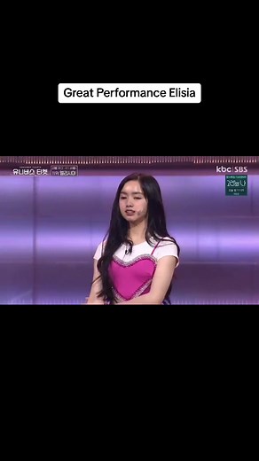 Elisia: Captivating Performance with Powerful Voice and Stage Presence