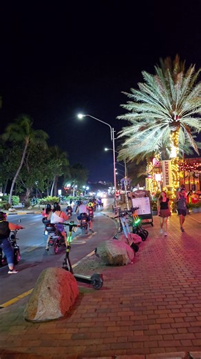 𝗧𝗮𝗸𝗶𝗻𝗴 𝘆𝗼𝘂 𝗼𝗻 𝗮 𝘀𝗵𝗼𝗿𝘁 𝘀𝘁𝗿𝗼𝗹𝗹 𝘁𝗵𝗿𝗼𝘂𝗴𝗵 𝗣𝗮𝗹𝗺 𝗕𝗲𝗮𝗰𝗵 𝘁𝗼𝗻𝗶𝗴𝗵𝘁.. 𝗬𝗼𝘂 𝗱𝗲𝘀𝗲𝗿𝘃𝗲 𝗺𝗼𝗿𝗲 𝘁𝗵𝗮𝗻 𝗮 𝘃𝗮𝗰𝗮𝘁𝗶𝗼𝗻 — 𝗬𝗼𝘂 𝗗𝗲𝘀𝗲𝗿𝘃𝗲 𝗔𝗿𝘂𝗯𝗮! 🇦🇼 🩵 If you want to find more of the best spots in Aruba, 𝗱𝗼𝘄𝗻𝗹𝗼𝗮𝗱 𝗔𝗿𝘂𝗯𝗮 𝗦𝗺𝗮𝗿𝘁 𝗠𝗮𝗽 𝗶𝗻 𝘆𝗼𝘂𝗿 𝗔𝗽𝗽 𝗦𝘁𝗼𝗿𝗲 𝗻𝗼𝘄. 📲 #ArubaSmartMap #1ArubaGuide #DownloadNow #Aruba #OneHappyIsland #PalmBeachAruba #Paradise | Aruba Smart Map