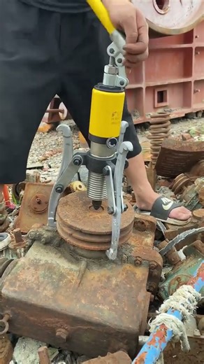 Integrated hydraulic puller two or three jaw bearing removal tool puller for removing bearings