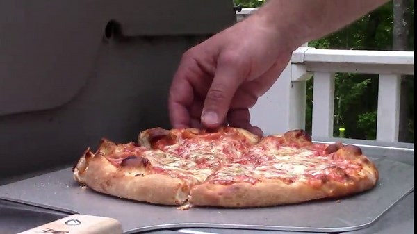 Amazon.com : KettlePizza Gas Pro Deluxe Pizza Oven Kit - KPD-GP : Patio, Lawn & Garden