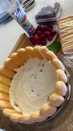 Creamy Raspberry Dessert Recipe: Easy and Delicious