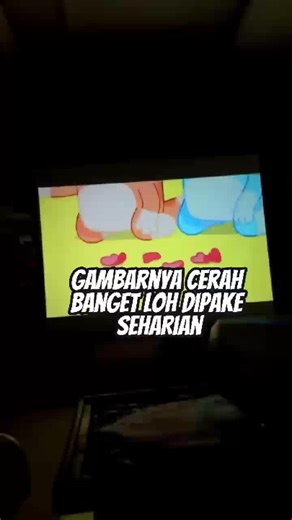 Pake screen tripod aja sekarang pasti kece #screenantilight #smartprojector #smartproyektor #projectormurah #proyektormini