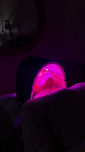 Mun eka Hydrafacial hoito Ranskassa🇫🇷 @A’CORPS BEAUTÉ English French combo worked perfectly here 😄💖 Un endroit super sympa et très professionnel😘 I tried the HydraFacial Perk Eyes treatment because my under-eyes were super dry! I’m loving the results!😍 @A’CORPS BEAUTÉ #hydrafacial #soinyeux #beauténancy #undereyetreatment #nancyfrance