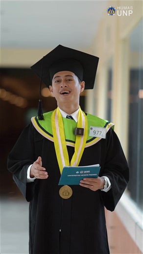 Halo RekanUNP Hari ini merupakan hari yang paling bahagia bagi para wisudawan/ti UNP periode ke 136 hari keempat. Selamat Wisuda 😇 Semoga berkah gelar dan ilmu barunya. Mana nih suaranya yang wisuda hari ini? Yuk kita dengar testimoni dari perwakilan wisudawan UNP hari keempat ini bersama : - HARU HASNEL S.ST @haruhasneli • M Ariq Alfarroz S.ST @alfrrz.22 • ⁠Fitria Indah Novita, S.E @fitriaindahnvt_ #universitasnegeripadang #kampusmerdeka #humasunp #kampusmerdekaindonesiajaya #fyp