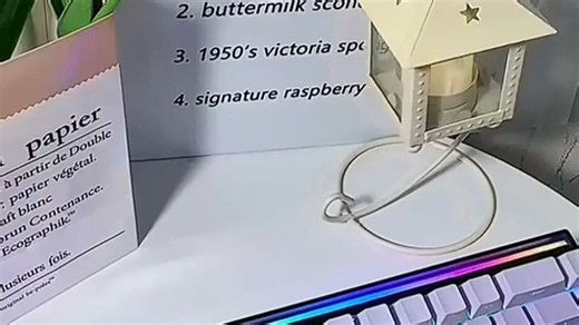 这款罗技G213电竞键盘，低噪红轴手感流畅，RGB灯效氛围拉满，打游戏办公两不误，性价比超高，入手即赚到！