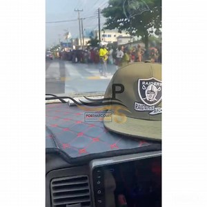 44K views · 1.3K reactions | Salvation Ministries Headquarters handed out food packages to elderly women, sparking widespread joy and gratitude amid tough economic times. The giveaway included staple groceries along with live chickens—drawing mixed reactions, as some praised the practical protein boost while others questioned the ethics of distributing live animals in an urban setting. | Portharcourt Specials | Facebook