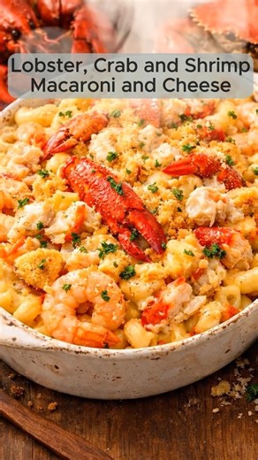 Lobster, Crab & Shrimp Macaroni and Cheese Ingredients 12 oz elbow macaroni (or shells) 2 cups cooked lobster meat, chopped 1½ cups cooked shrimp, peeled & deveined 1½ cups lump crab meat 4 tbsp butter 4 tbsp flour 3 cups whole milk 1 cup heavy cream 2 cups shredded cheddar cheese 1½ cups shredded mozzarella 1 cup shredded Gruyère or Monterey Jack 1 tsp garlic powder 1 tsp onion powder 1 tsp paprika Salt & black pepper to taste 1 cup breadcrumbs 2 tbsp melted butter Fresh parsley for garnish Ins