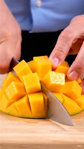 mango cutting in shape #mango #knifeskills #shapes