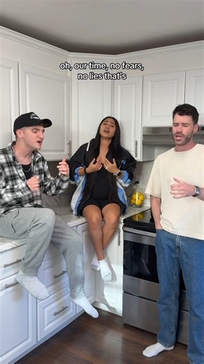 GOLDEN VOICES 😲🌟🎤 Jessica Sanchez also caught the “K-Pop Demon Hunters” fever! In a video with TikTok stars Jonathan Tilkin and Anthony Gargiula, Jessica belted out the high notes of “Golden” by Huntrix. Courtesy: Jonathan Tilkin/TikTok Read the article in the comments section for more details. | GMA News