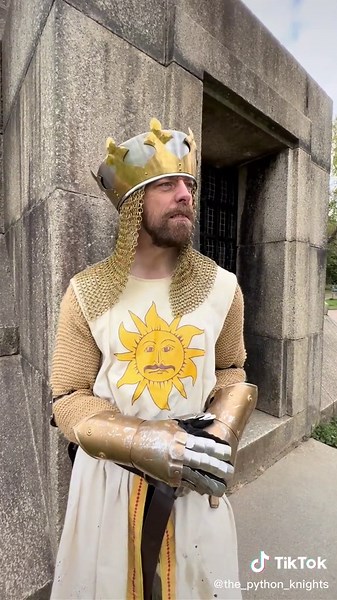 #montypython #montypythonandtheholygrail #holygrail #cosplay #cosplayer #comedy #killerrabbit #rabbit #kingarthur #king