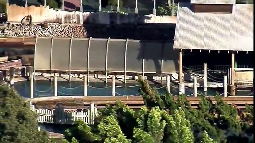 Horror-Unfall in Freizeitpark: Familie aus Wildwasserbahn geschleudert