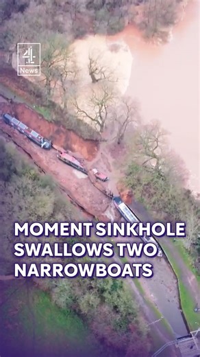 A major incident was declared in Shropshire early this morning after a giant hole appeared, emptying part of the Llangollen Canal. The bank collapsed in Whitchurch, sending a huge amount of water pouring into the surrounding land and leaving two narrow boats stranded on the canal bed. Rescuers helped at least ten people to safety. #Sinkhole #Environment #Shropshire #UK #Channel4News | Channel 4 News
