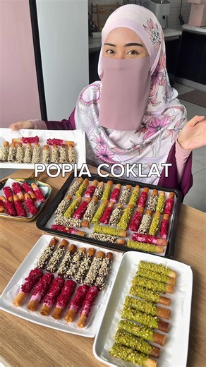 POPIA COKLAT CRISPY😍 ketagihhh sedapp sangatt Recipe : - kulit popia - straw - dark coklat , strawbery,white coklat , badam, crumbs redvelvet, pistachio sos siappp!#kuihrayarecipe #fyppppppppppppppppppppppp