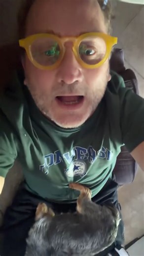 MARCELO BENETTI on Instagram: "Dedicado a mi amigo, a quien extraño, @alejandromaglione que me advirtió de todos estos obsecuentes que lo más profundo que han hecho en cocina es el análisis del manual del Magiclick y los más osados el del Segelin. ....y dedicado a todos esos influencer que se la juegan por sus convicciones, ayudando así a un montón de gente que necesita fuentes confiables. Sigan así. Tengo ganas de armar un grupo de periodistas pendejos con ganas de que aprendan el palo y sean s