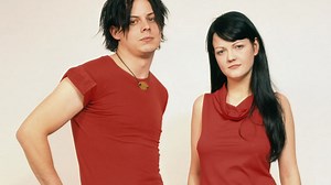 Pourquoi Seven Nation Army des White Stripes résonne toujours autant : l'histoire incroyable d'un morceau 'basique' - RTBF Actus
