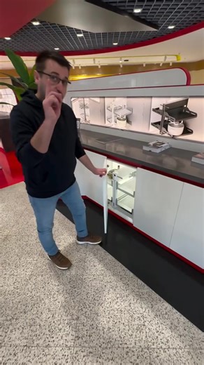 Kör köşede kaybolan ürünlere elveda! Kiler sistemimizle dolabınızın en arkasındaki ürünleri bile bir hareketle önünüze getiriyoruz. Hem pratik, hem şık! #starax #reklamdeğiltavsiyedir #kiler #luxurylifestyle #modernmutfak