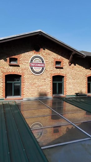 Heute ist wieder Schnitzeltag.. für 14,90 Euro gibt es Variationen von Schnitzel mit Bruschetta oder Rührei oder gebratenen Zwiebeln. Dazu ein 0,4 l kaltes Forsthaus-Bier für nur 3,50 Euro. Zusätzlich am Hahn: Unser neues, intensives Indian Pale Ale von den beiden Brauern! Grüße aus Rostocks zweitgrößter Brauerei ✌️ #feierabend #schnitzeltag #rostock #biergarten | Forsthausbrauerei Trotzenburg