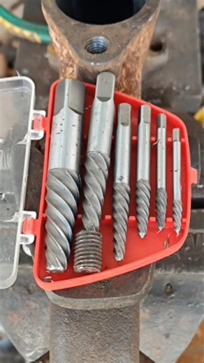 5pcs Steel Screw Extractor Set designed for removing broken or stripped screws and bolts #shortsfeed