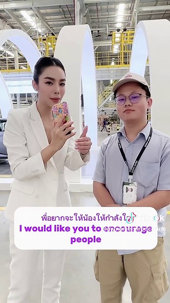 Chinese People Speaking Thai Fluently | Cultural Exchange on the Streets