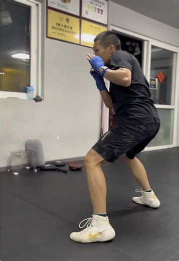 Straight right hand to the body 🔥🥊 #boxing #boxingtraining #chinese #fight #boxingtutorial #fitnessmotivation #fitnesstips #boxingday #boxinglife