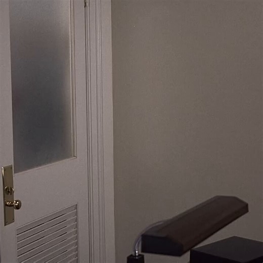 No Way Out (1987) — Kevin Costner stars as a naval officer caught in the labyrinth of Washington power. A forbidden love, a mysterious murder, and an investigation unfolding inside the Pentagon. Gene Hackman delivers chilling authority, Sean Young is both alluring and dangerous. This is a tense political thriller, capped by a final twist that left the entire 1980s holding its breath.