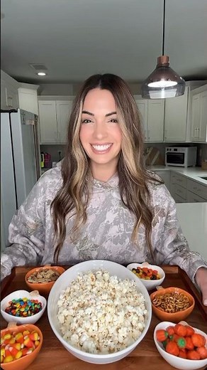 MAKE YOUR OWN FALL POPCORN BAR! 🍁🍿