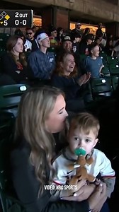 After 11 years and 1,132 minor league baseball games, Jason Krizan just got his first MLB hit 👏 Here's Jon Miller on the call 📻 ⬇️ | KNBR