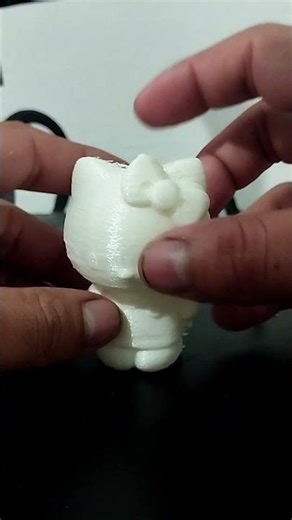 hoy tocó imprimir un llavero de Hello Kitty, y también pintarlo#impresion3d #creality #hellokitty