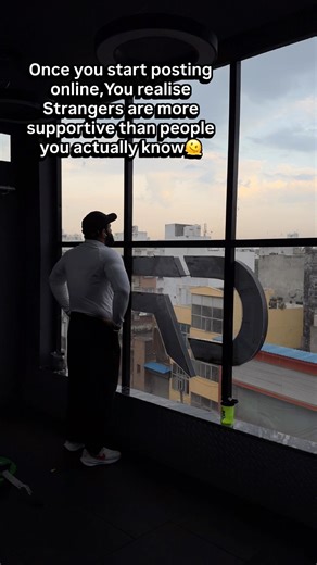 Online strangers real life people 🫠 #contentcreator#creatorlife#reality#relatable#truth#socialmedia