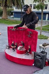 176K views · 2.5K reactions | This is Felipe Ugarte with his homemade Beatles puppets busking on the streets of San Sebastian, Spain. | The Music Man | Facebook