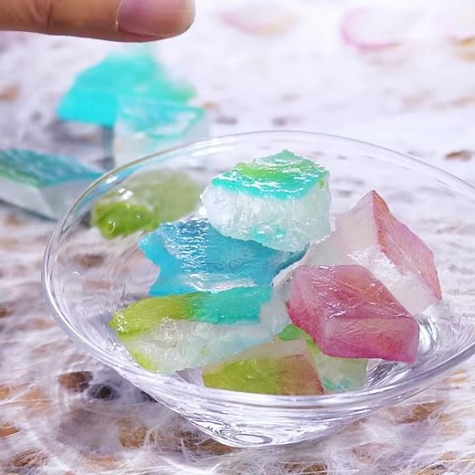 まるで宝石みたいな砂糖菓子！琥珀糖 ｜和菓子のレシピ・作り方