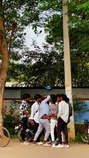 Shanmugavelan on Instagram: "Junior Fight Prank🤬💯watch till end🫵🏻(@smiley_killer_velan__ ) . . . #prank #prankvideo #fight #collegelife #collegestudent #collegestudents #junior #senior #senioryear🎓 #clg #clgdays #pranked #angry #part1 #reelsinstagram #instagramreels #reelstrending #reelsvideo❤️ #viral #viralpost #trending #friends #friendshipgoals #collegeproblems"