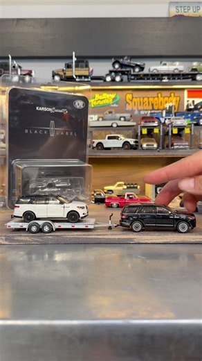 New Lincoln Navigator exclusive from @Karson Diecast Co. Took it apart to take a look at the inside detail and make some plans. You thinking what I’m thinking? 🔪