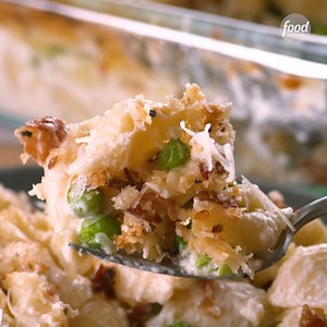 846K views · 6.7K reactions | Creamy Parmesan Pasta Bake is going to be the star of your dinner table  The crispy and creamy combo is everything you want in one bite! Get the recipe: https://foodtv.com/32vHdnh | Food Network | Facebook