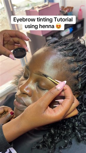 Eyebrow Tinting tutorial using henna . This gives you the Microblading effect and serves you upto 2 weeks. #beautyacademy #eyebrowtinting #eyebrowshaping