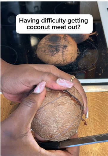 Simple way to get coconut meat out #coconut #cookinghacks #cookingtips #kitchentipsandhacks #dinebyucceey